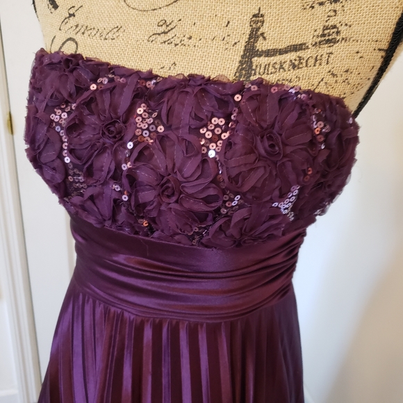 Dress- Formal - Picture 3 of 3